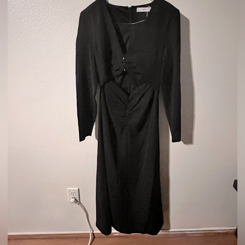 Black Long Sleeve Dress w/ cutout